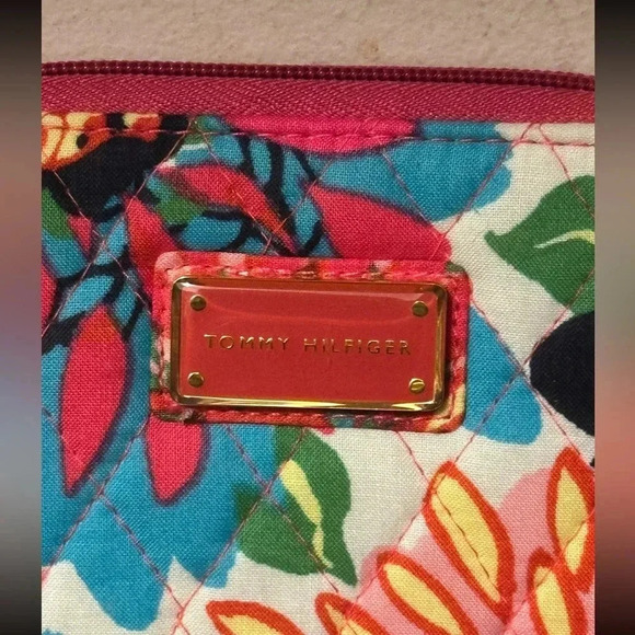 Tommy Hilfiger Wristlet/Wallet - Picture 2 of 4